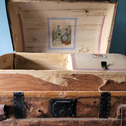 Front of trunk with lid open to display the tray and paper liner.