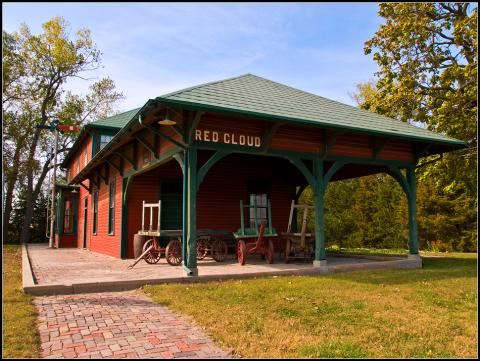 red-cloud-train-station_1013757.jpg